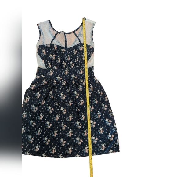 🛍️ BLUE & LACE FLORAL DRESS - Picture 3 of 4